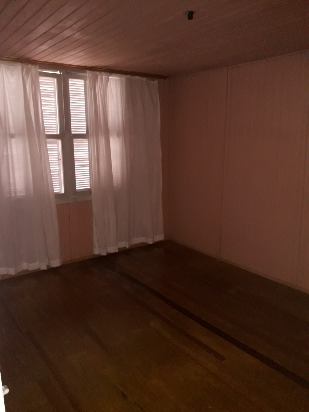 CASA COM 2 DORMITÓRIOS (TERRENO)