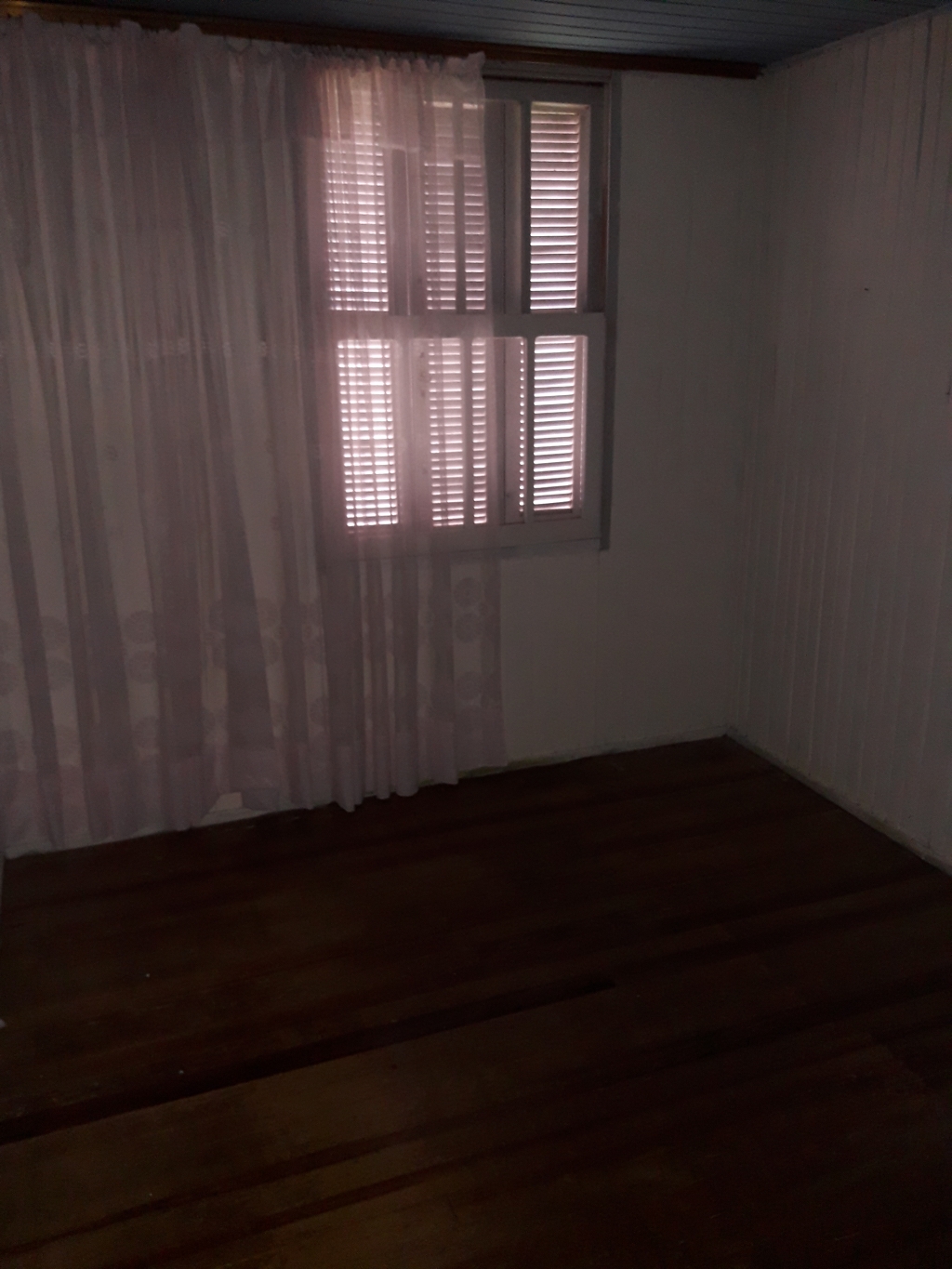 CASA COM 2 DORMITÓRIOS (TERRENO)