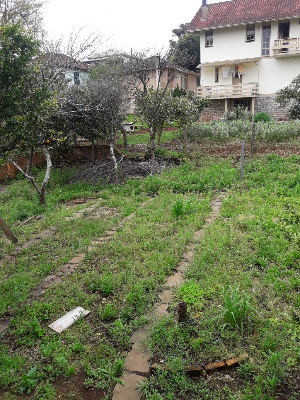 CASA COM 2 DORMITÓRIOS (TERRENO)