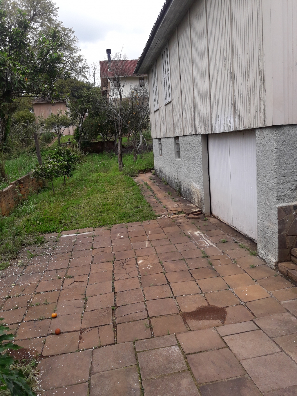 CASA COM 2 DORMITÓRIOS (TERRENO)