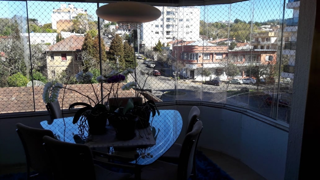 APARTAMENTO COM 3 DORMITÓRIOS