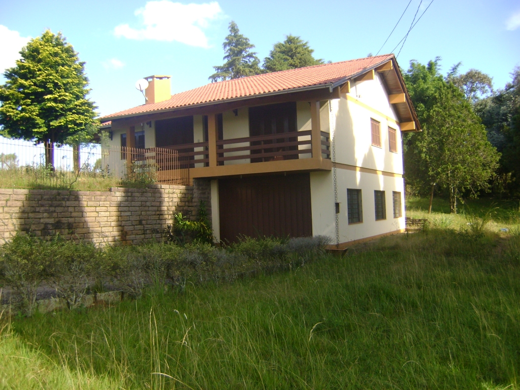 CASA COM 3 DORMITÓRIOS