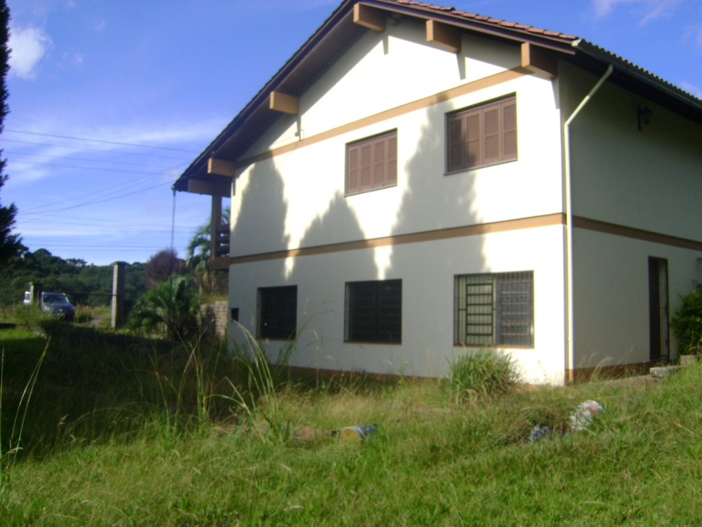 CASA COM 3 DORMITÓRIOS