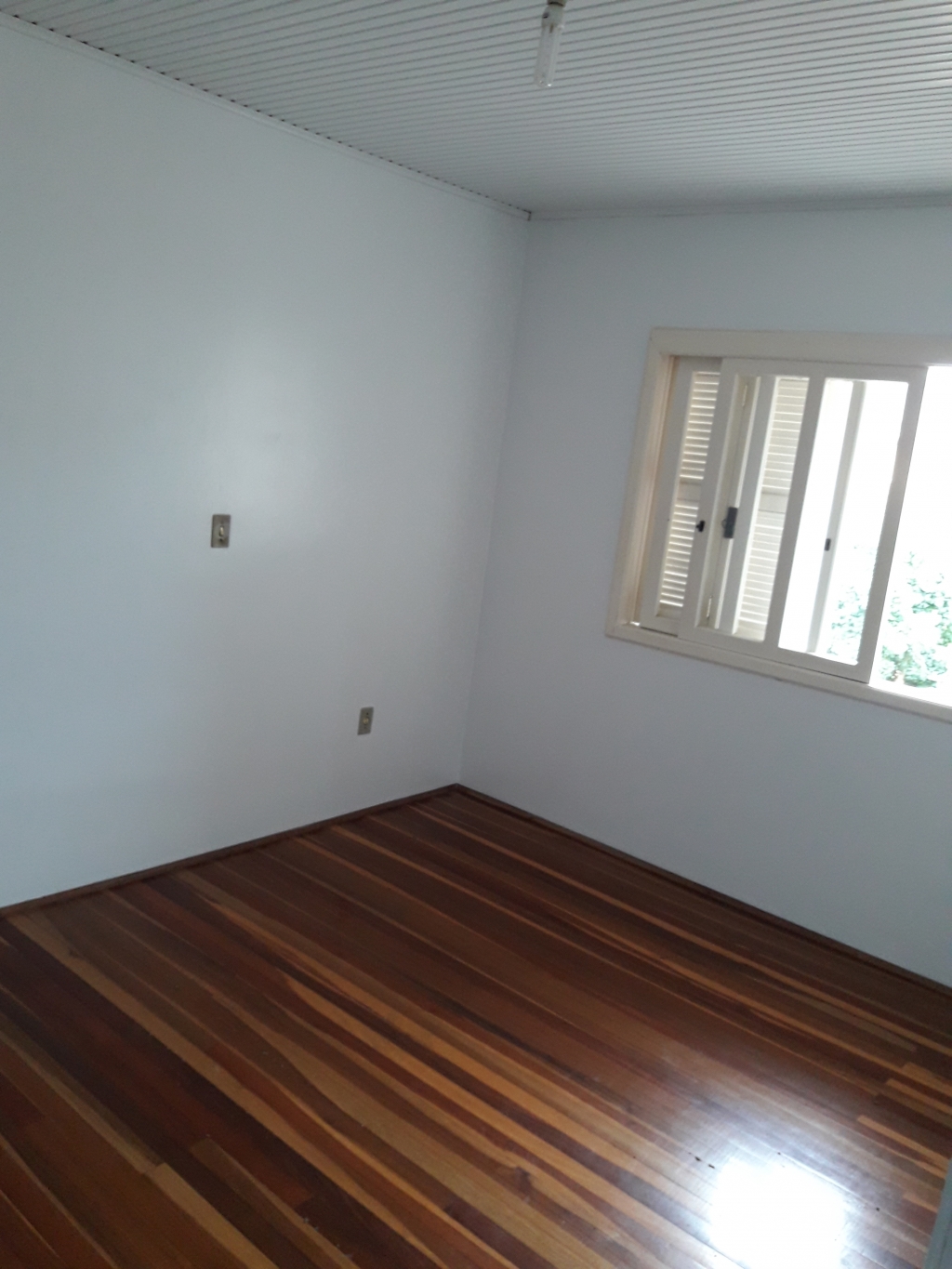 CASA COM 3 DORMITÓRIOS