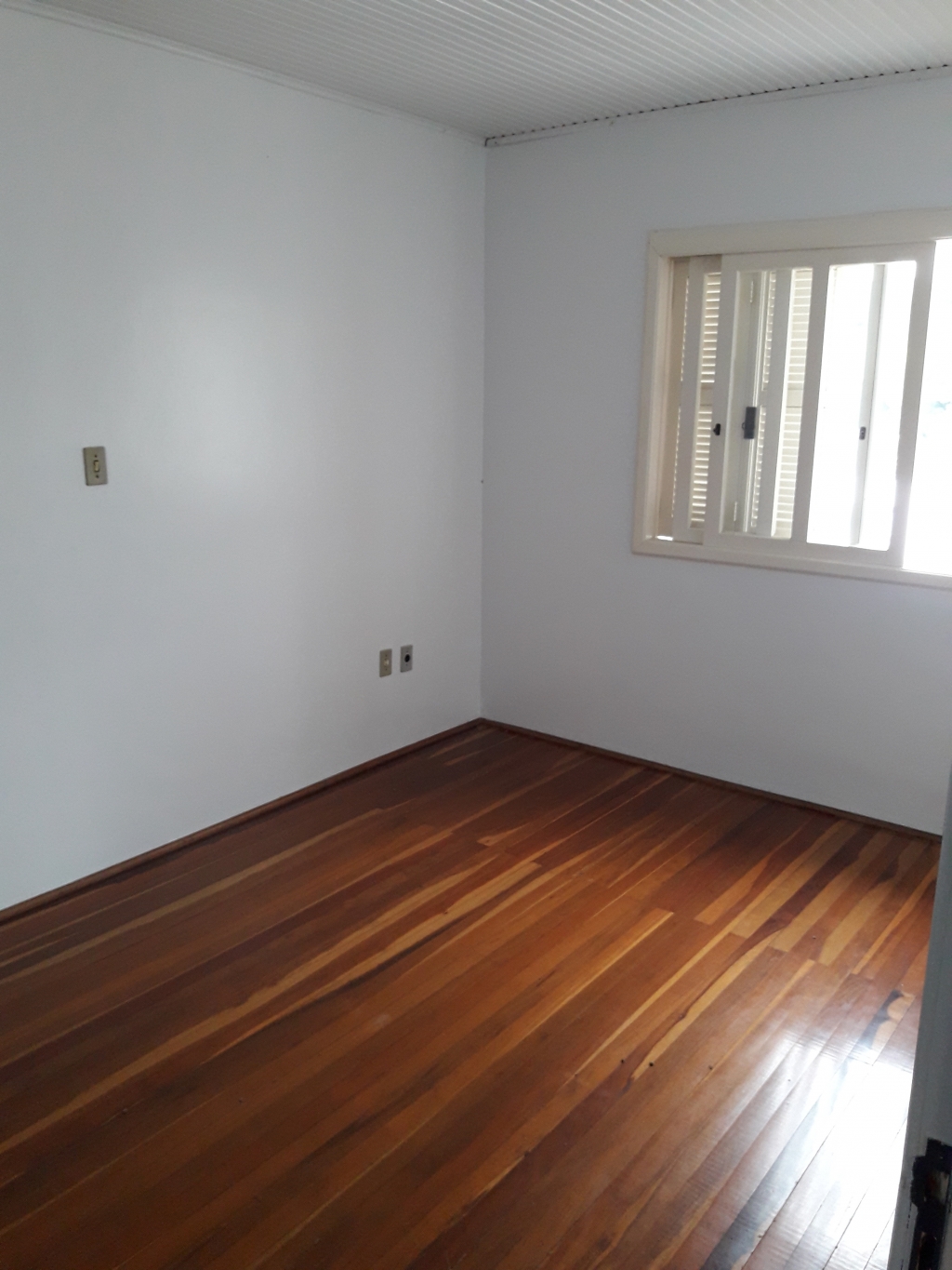 CASA COM 3 DORMITÓRIOS
