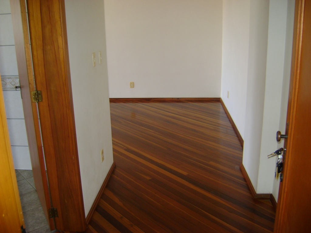 APARTAMENTO COM 3 DORMITÓRIOS