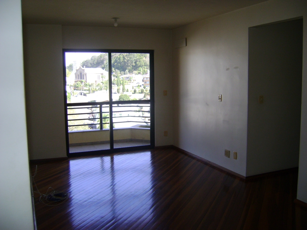 APARTAMENTO COM 3 DORMITÓRIOS