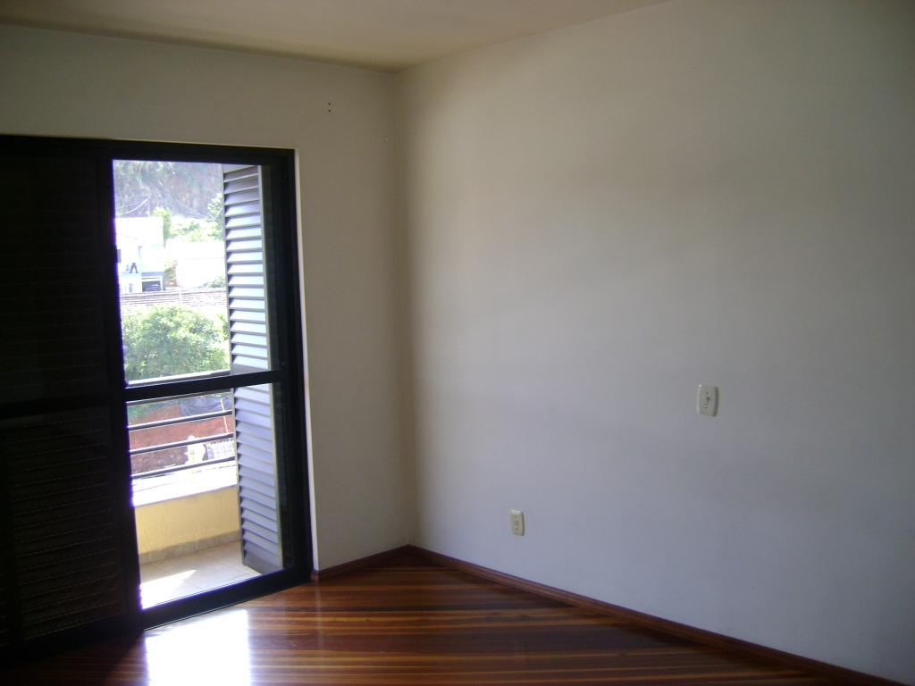 APARTAMENTO COM 3 DORMITÓRIOS