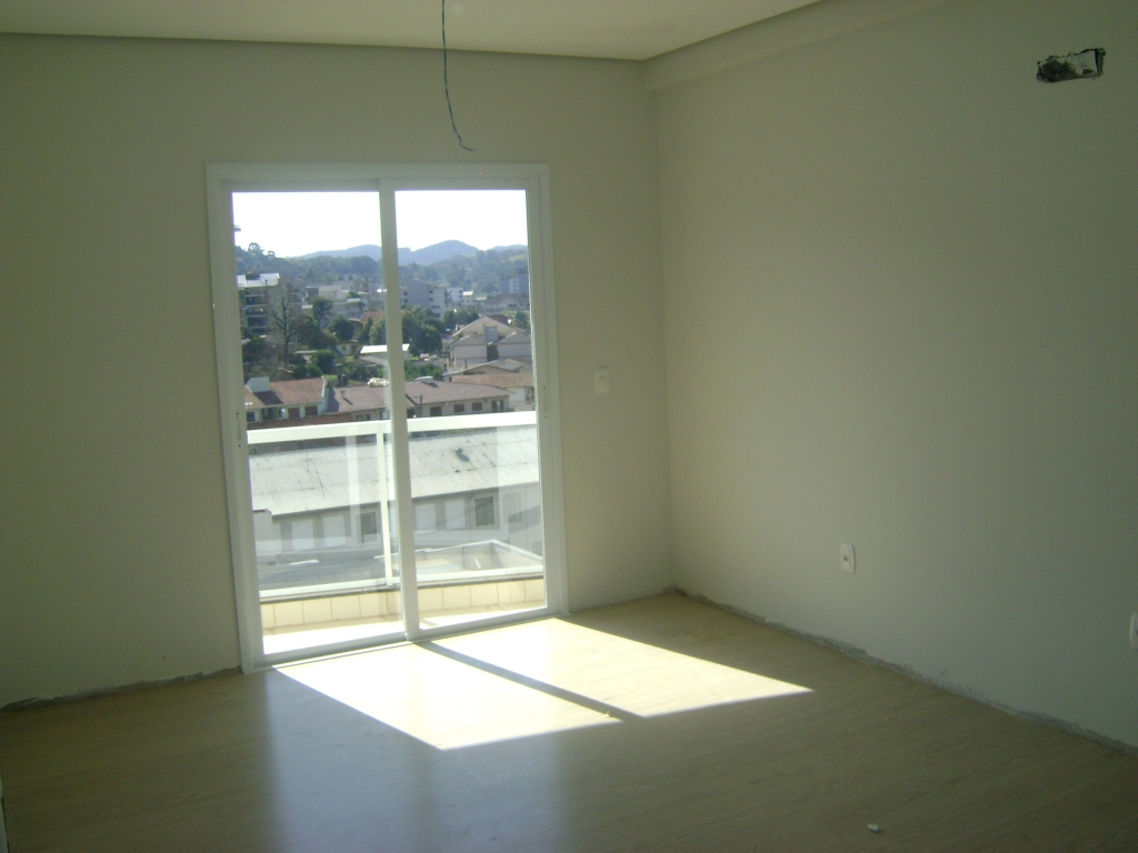 APARTAMENTO COM 3 DORMITÓRIOS