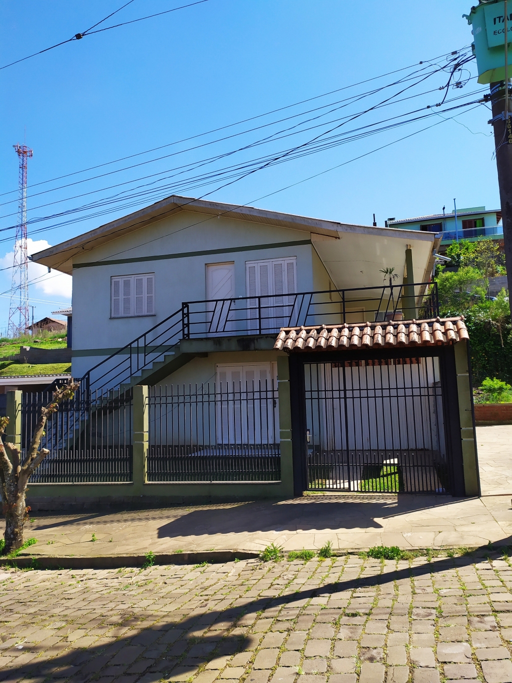 CASA COM 3 DORMITÓRIOS