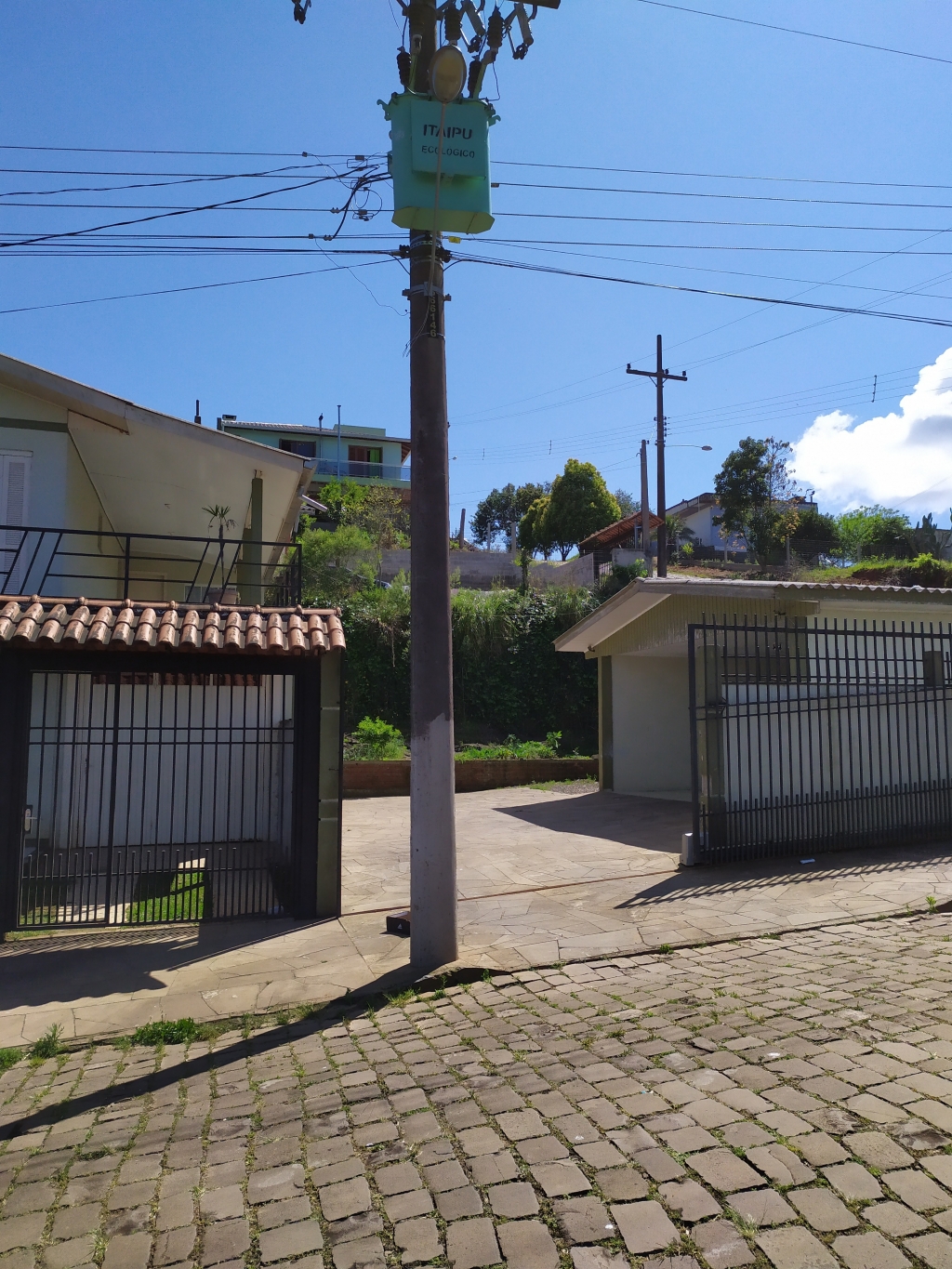 CASA COM 3 DORMITÓRIOS