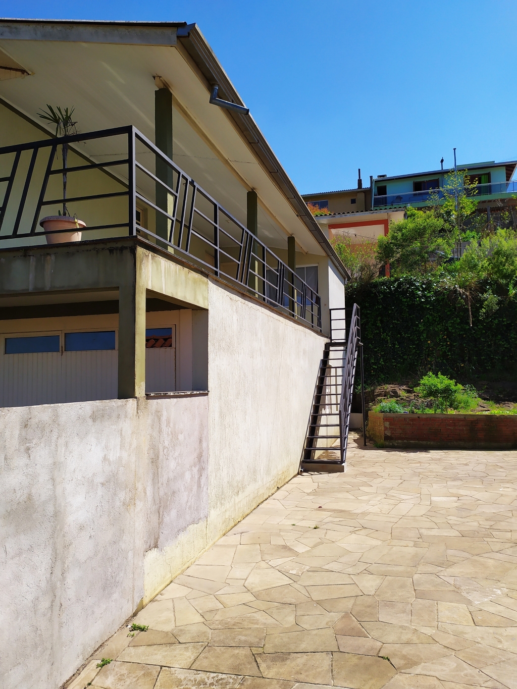 CASA COM 3 DORMITÓRIOS
