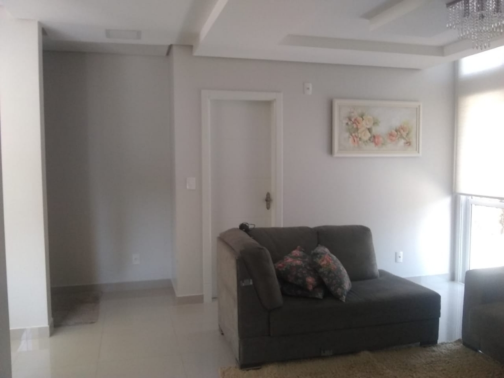 CASA COM 3 DORMITÓRIOS