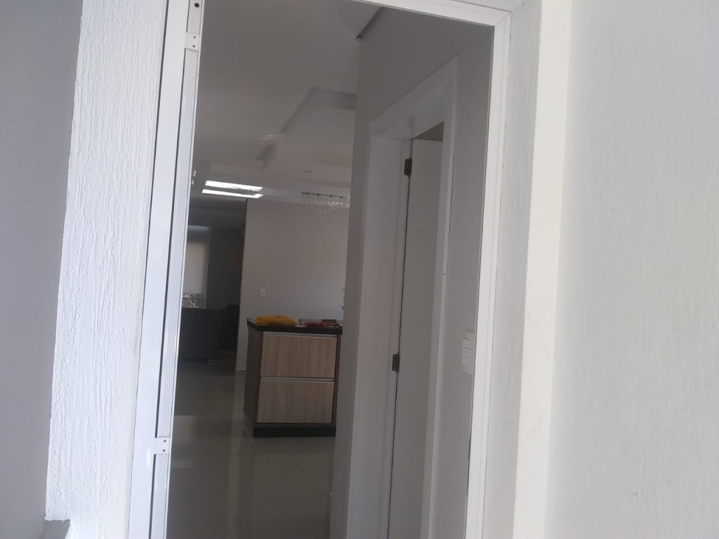 CASA COM 3 DORMITÓRIOS