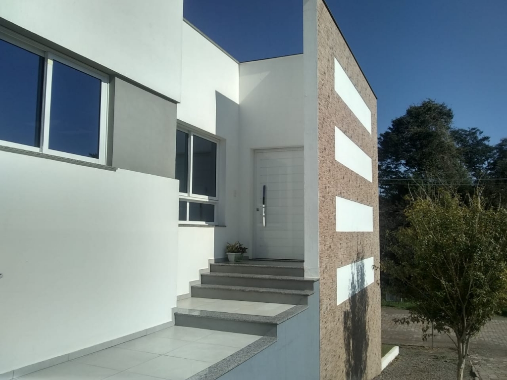 CASA COM 3 DORMITÓRIOS