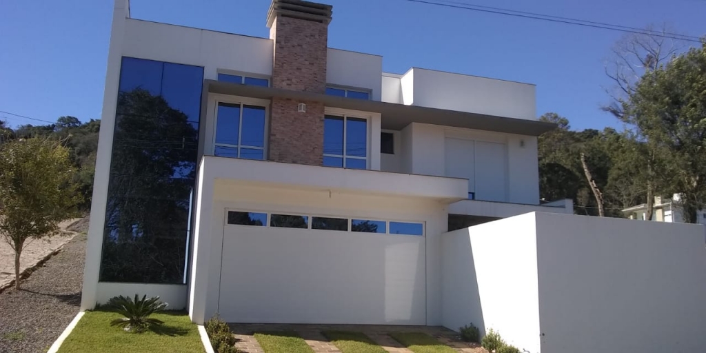 CASA COM 3 DORMITÓRIOS