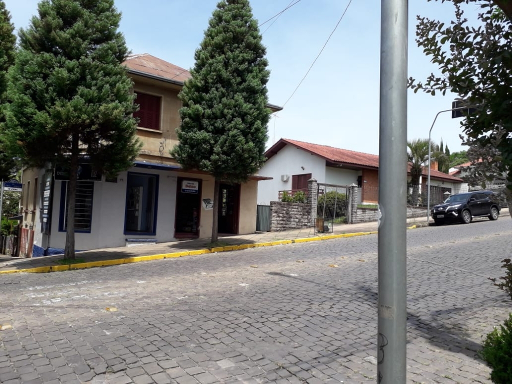 TERRENO COM BENFEITORIA