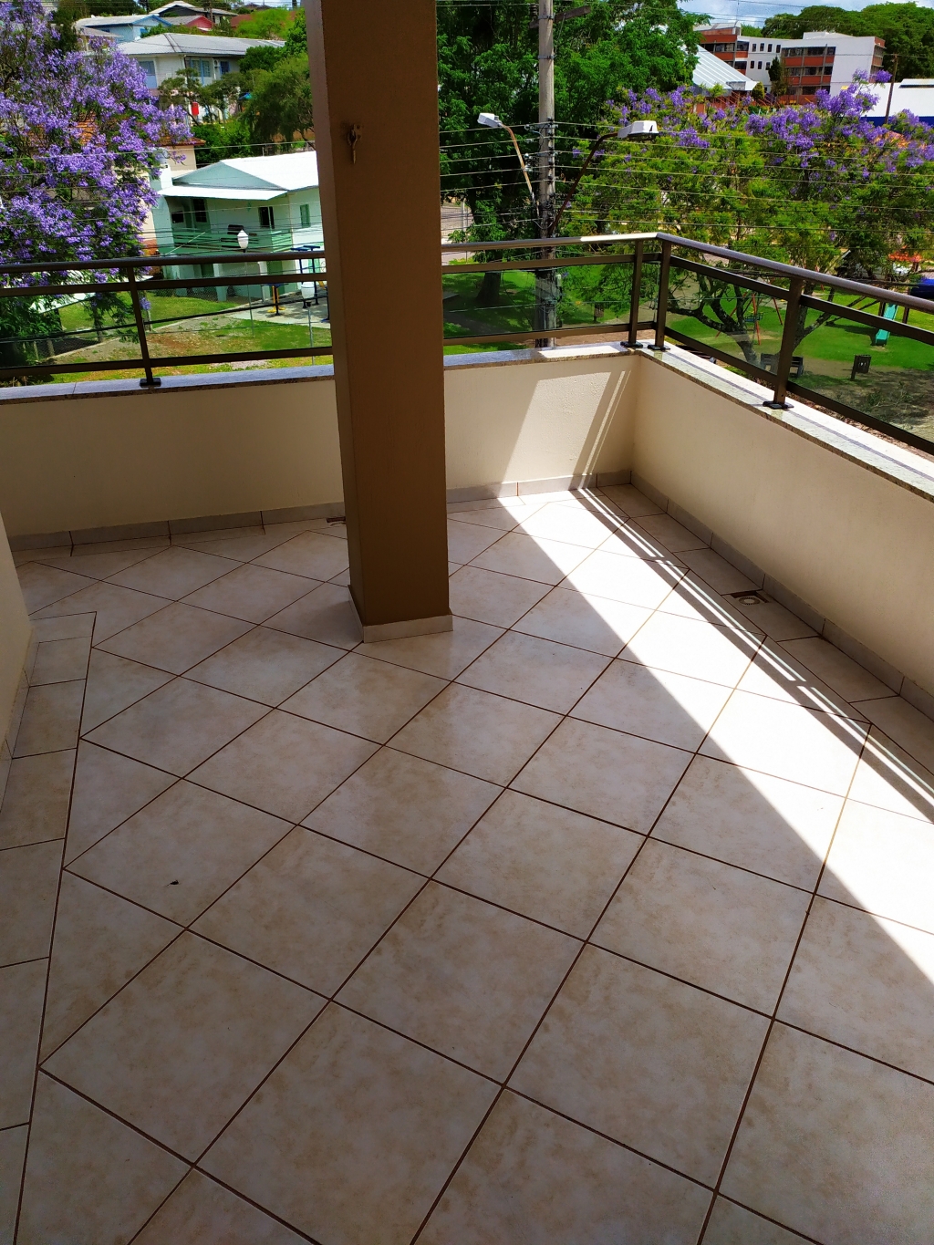 APARTAMENTO COM 3 DORMITÓRIOS