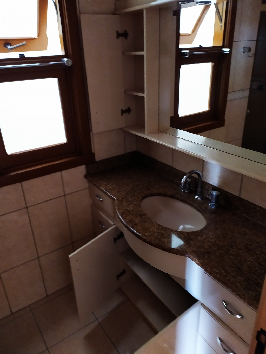 APARTAMENTO COM 3 DORMITÓRIOS
