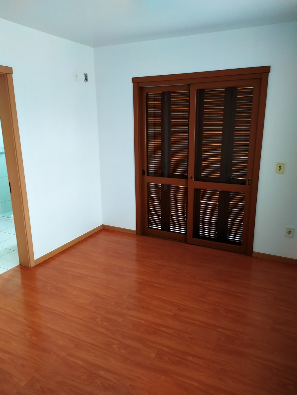 APARTAMENTO COM 3 DORMITÓRIOS