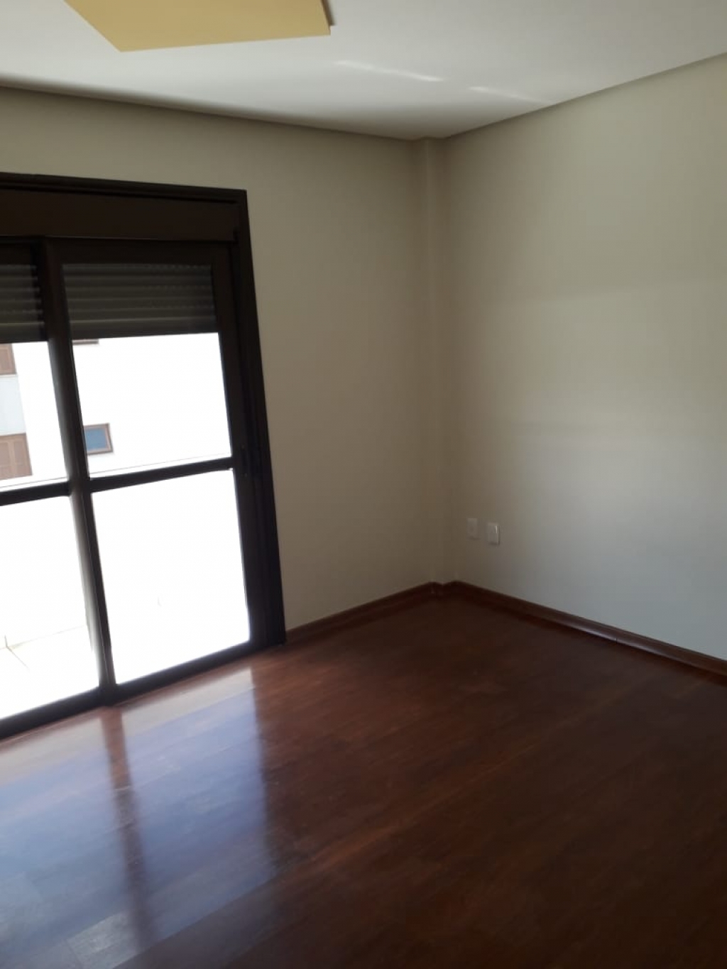 APARTAMENTO COM 3 DORMITÓRIOS