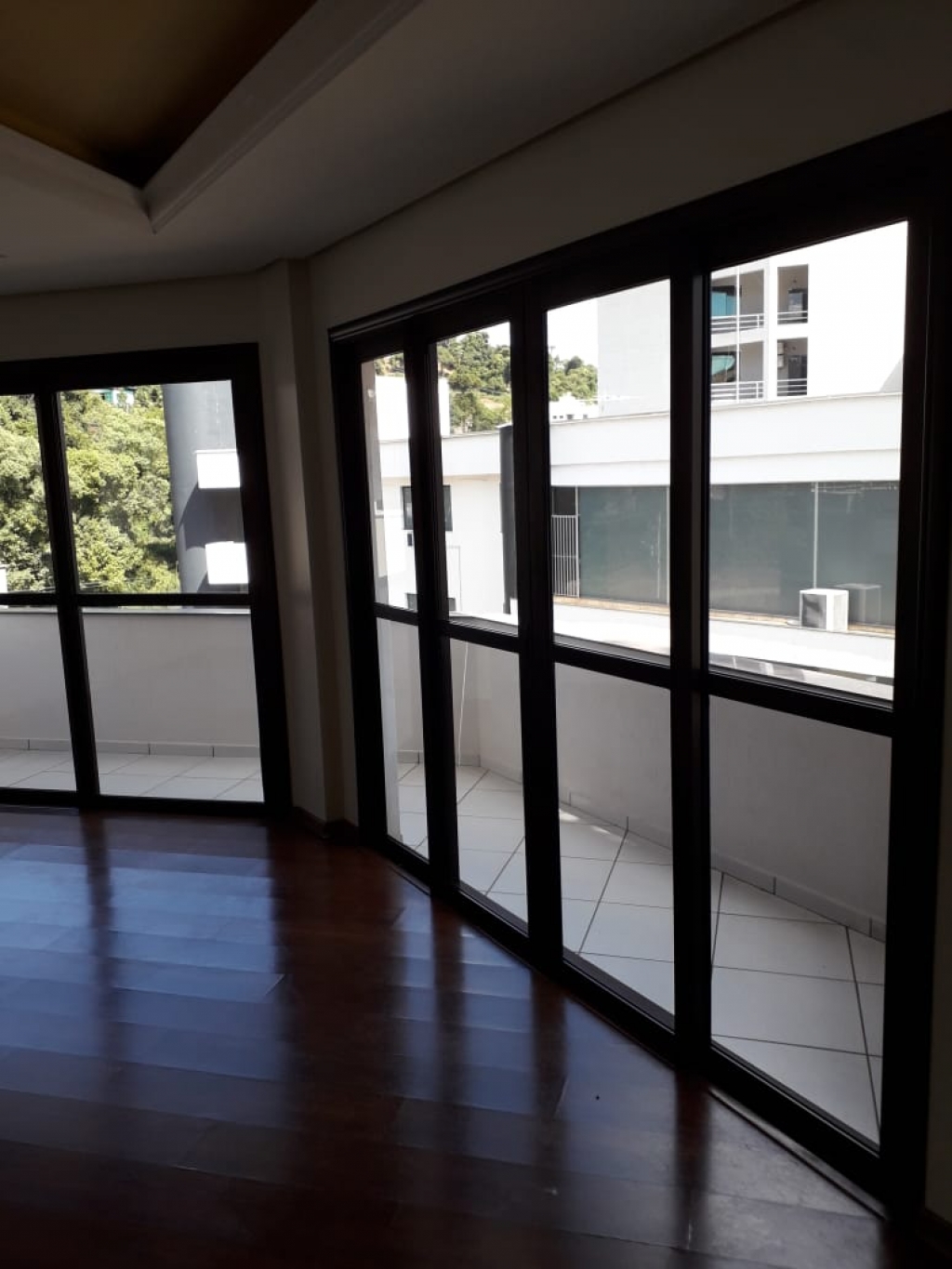 APARTAMENTO COM 3 DORMITÓRIOS