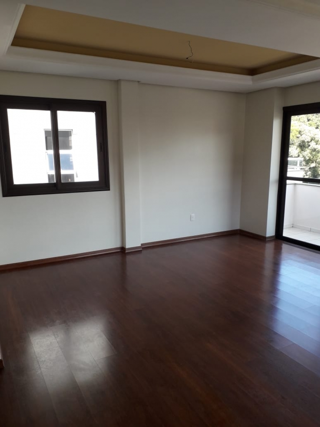 APARTAMENTO COM 3 DORMITÓRIOS