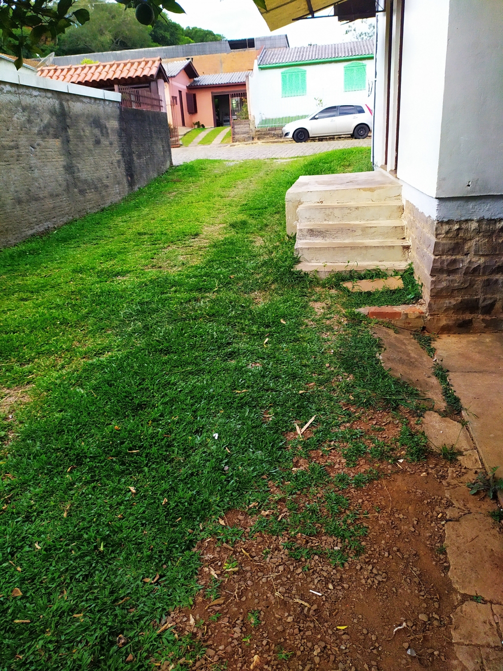 CASA COM 2 DORMITÓRIOS