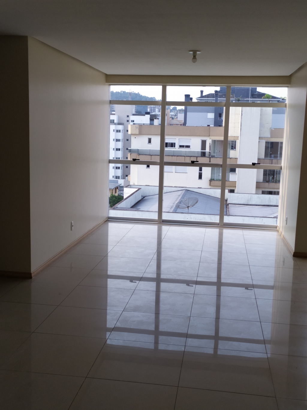 APARTAMENTO COM 3 DORMITÓRIOS