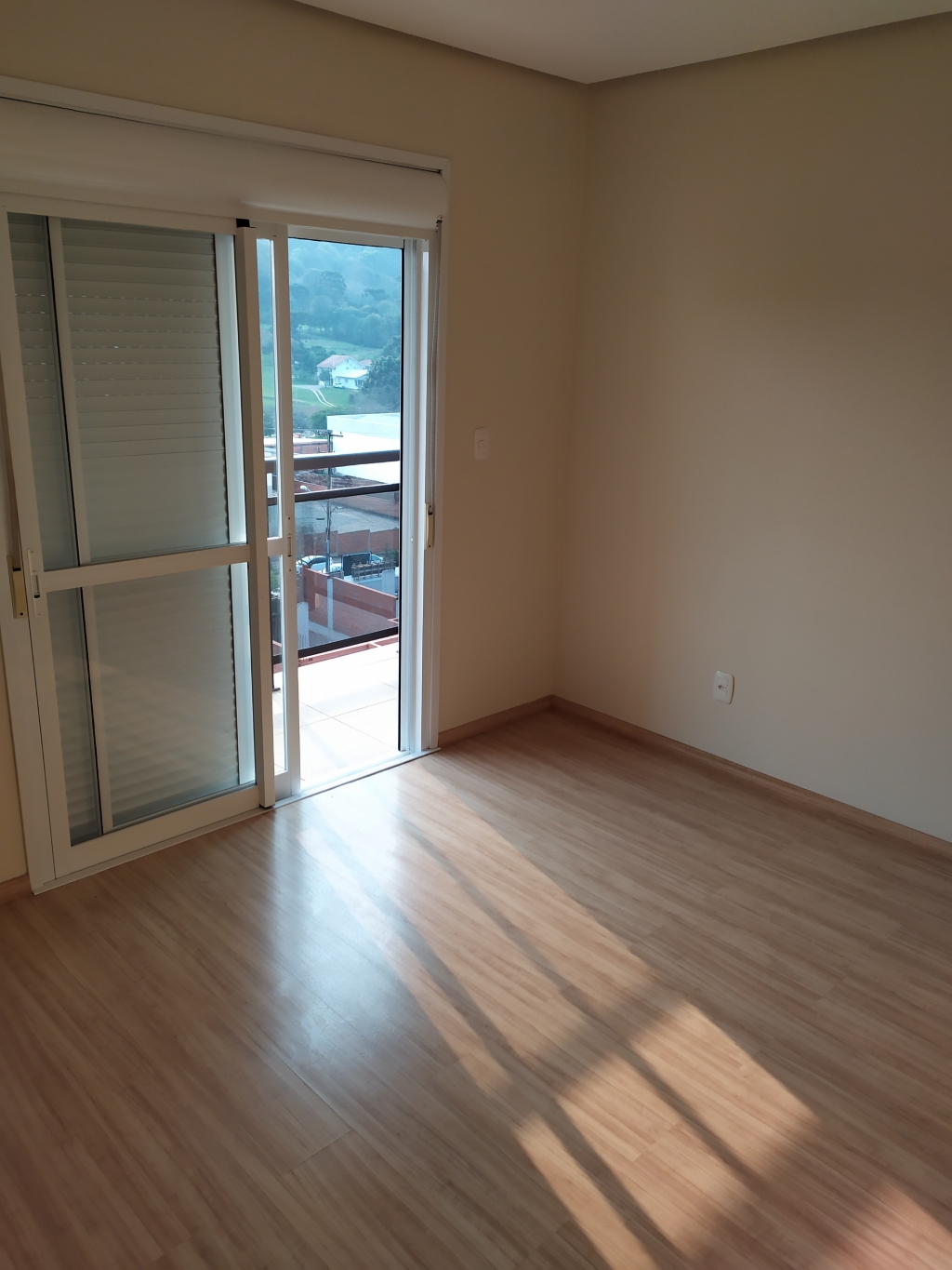 APARTAMENTO COM 3 DORMITÓRIOS