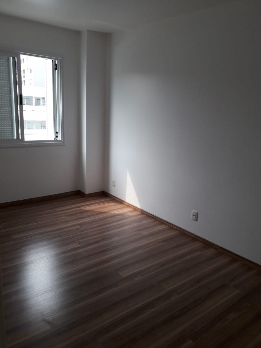 APARTAMENTO COM 3 DORMITÓRIOS