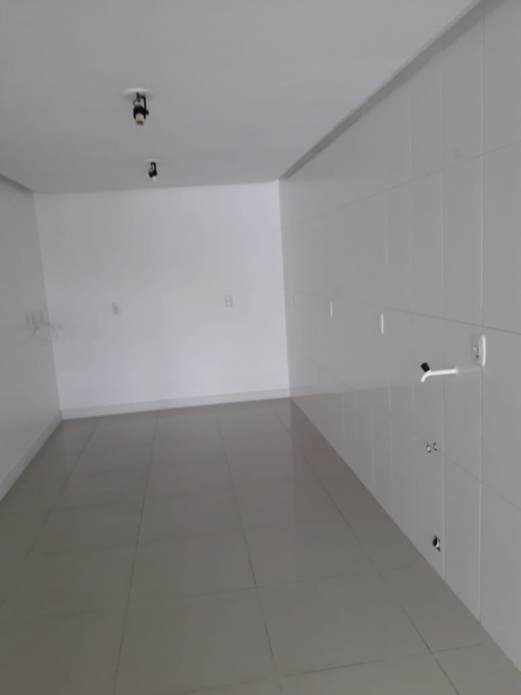 APARTAMENTO COM 3 DORMITÓRIOS