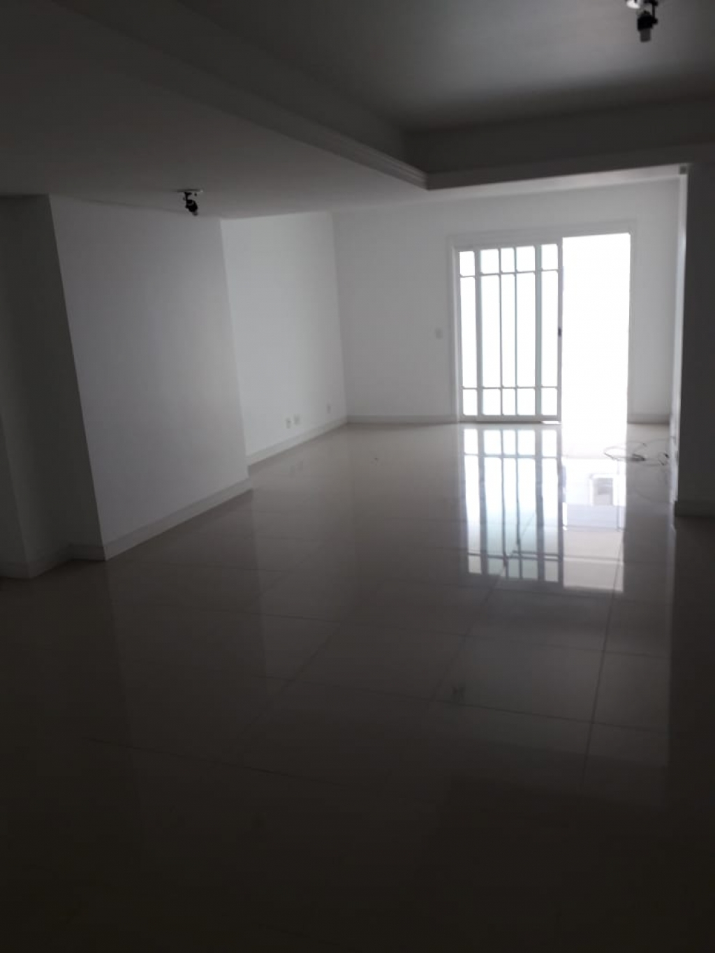 APARTAMENTO COM 3 DORMITÓRIOS