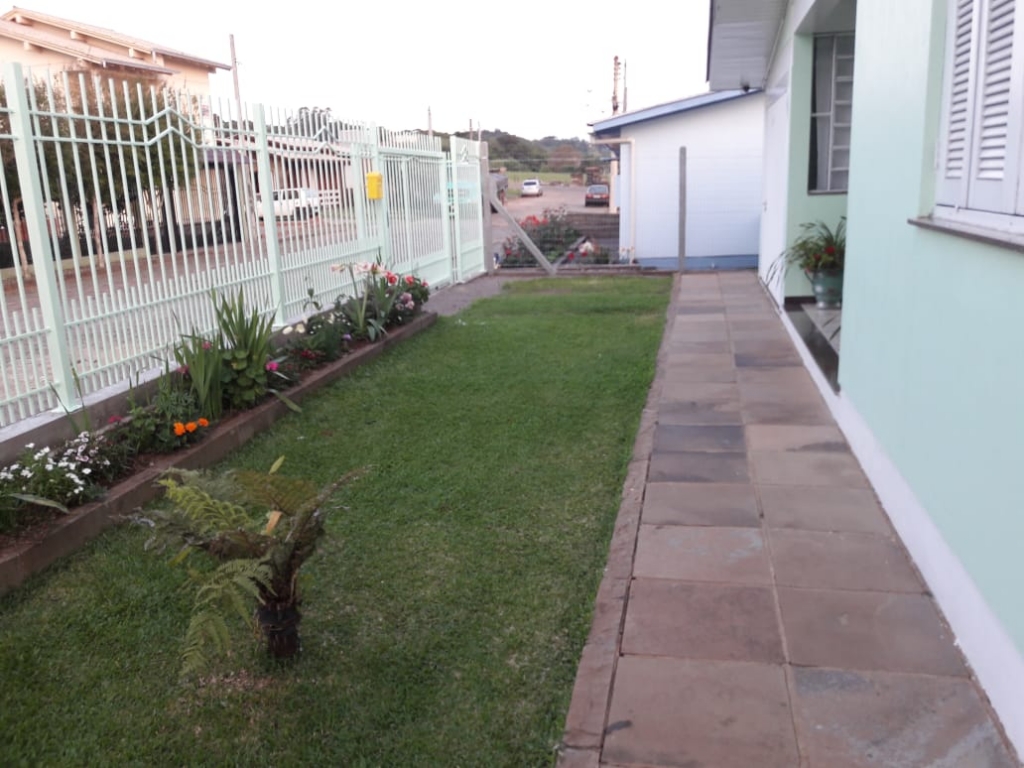 CASA COM 4 DORMITÓRIOS