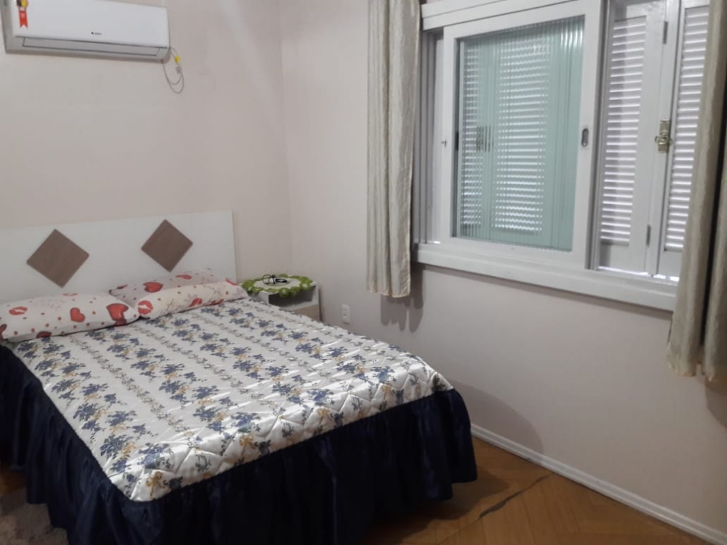 CASA COM 4 DORMITÓRIOS