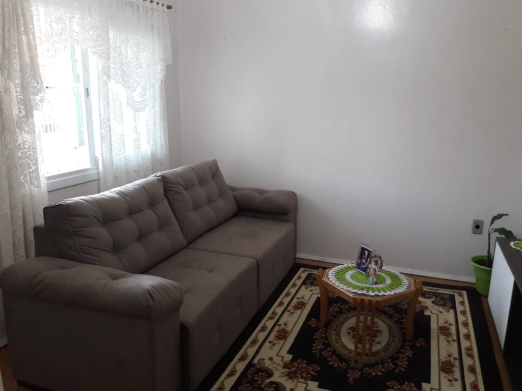 CASA COM 4 DORMITÓRIOS