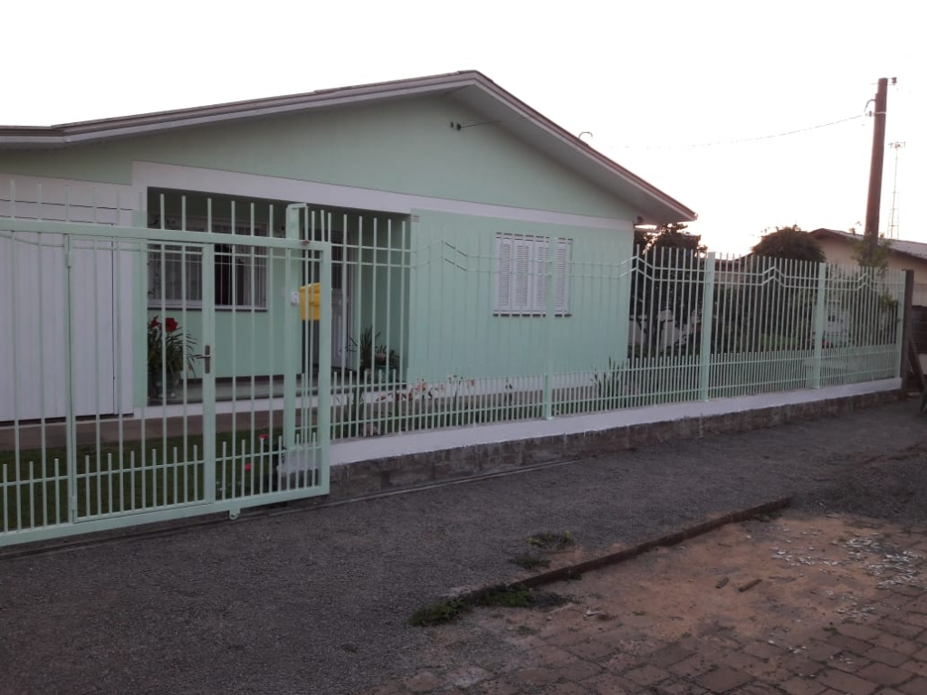 CASA COM 4 DORMITÓRIOS