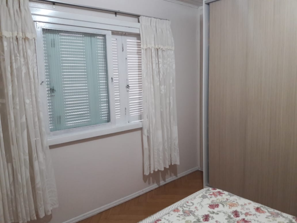 CASA COM 4 DORMITÓRIOS