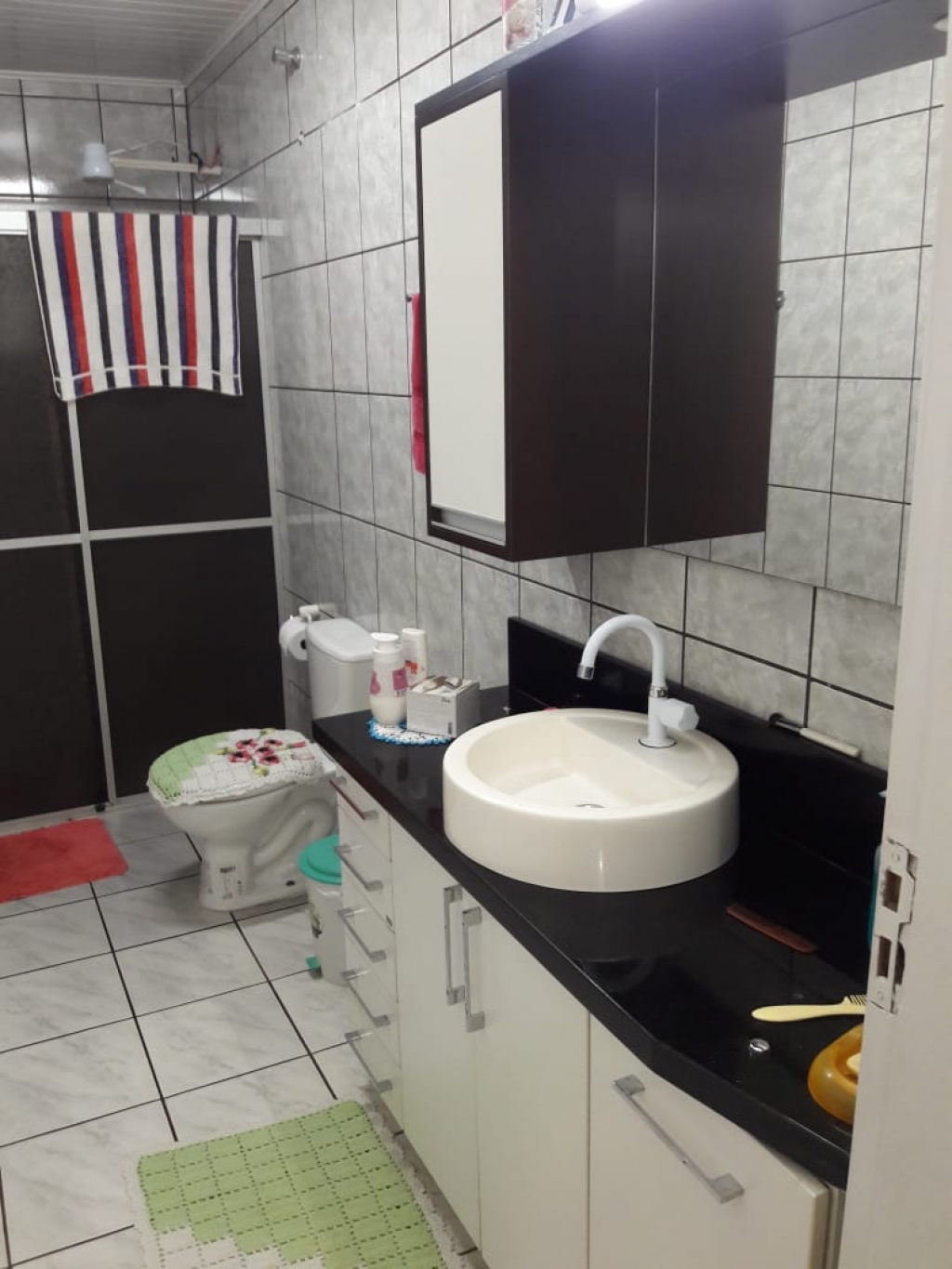 CASA COM 4 DORMITÓRIOS