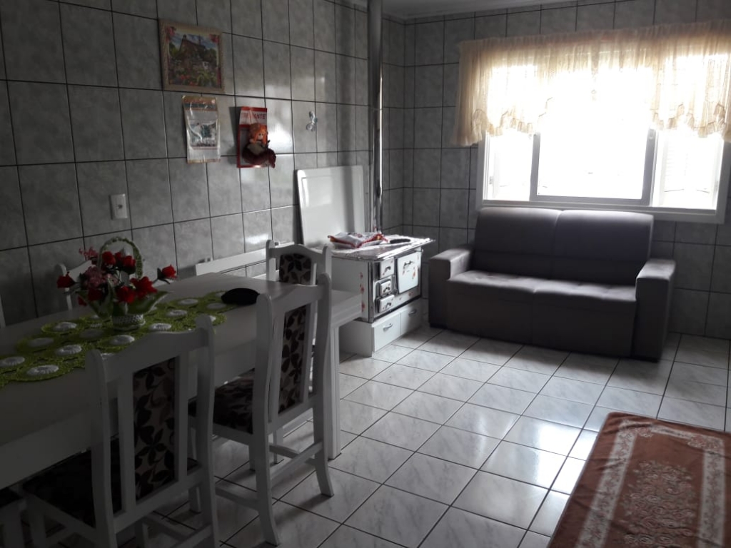 CASA COM 4 DORMITÓRIOS