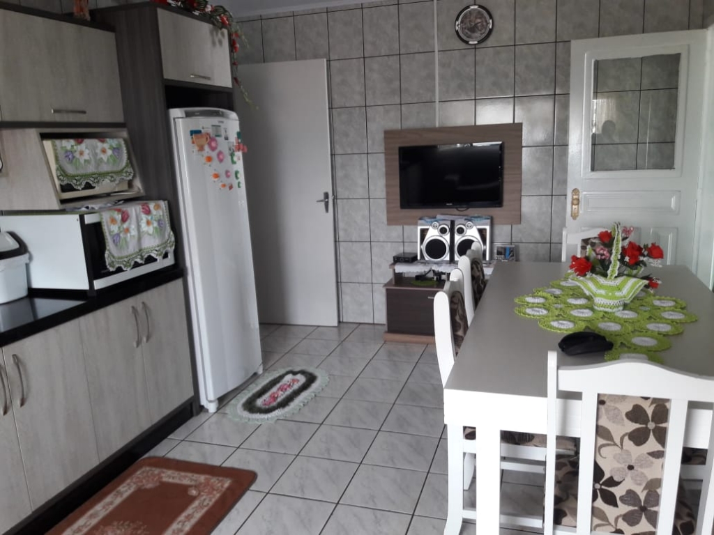 CASA COM 4 DORMITÓRIOS