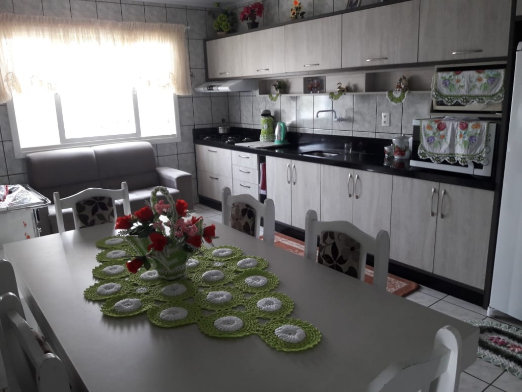 CASA COM 4 DORMITÓRIOS
