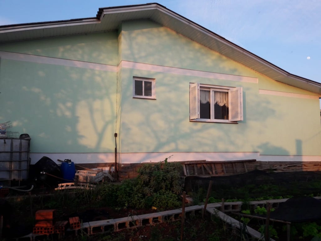 CASA COM 4 DORMITÓRIOS