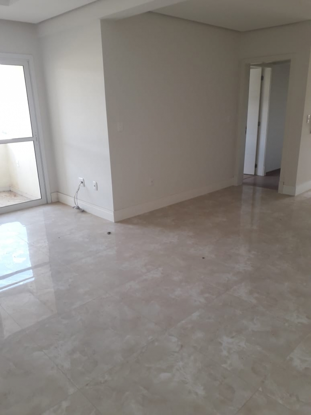 APARTAMENTO COM 3 DORMITÓRIOS