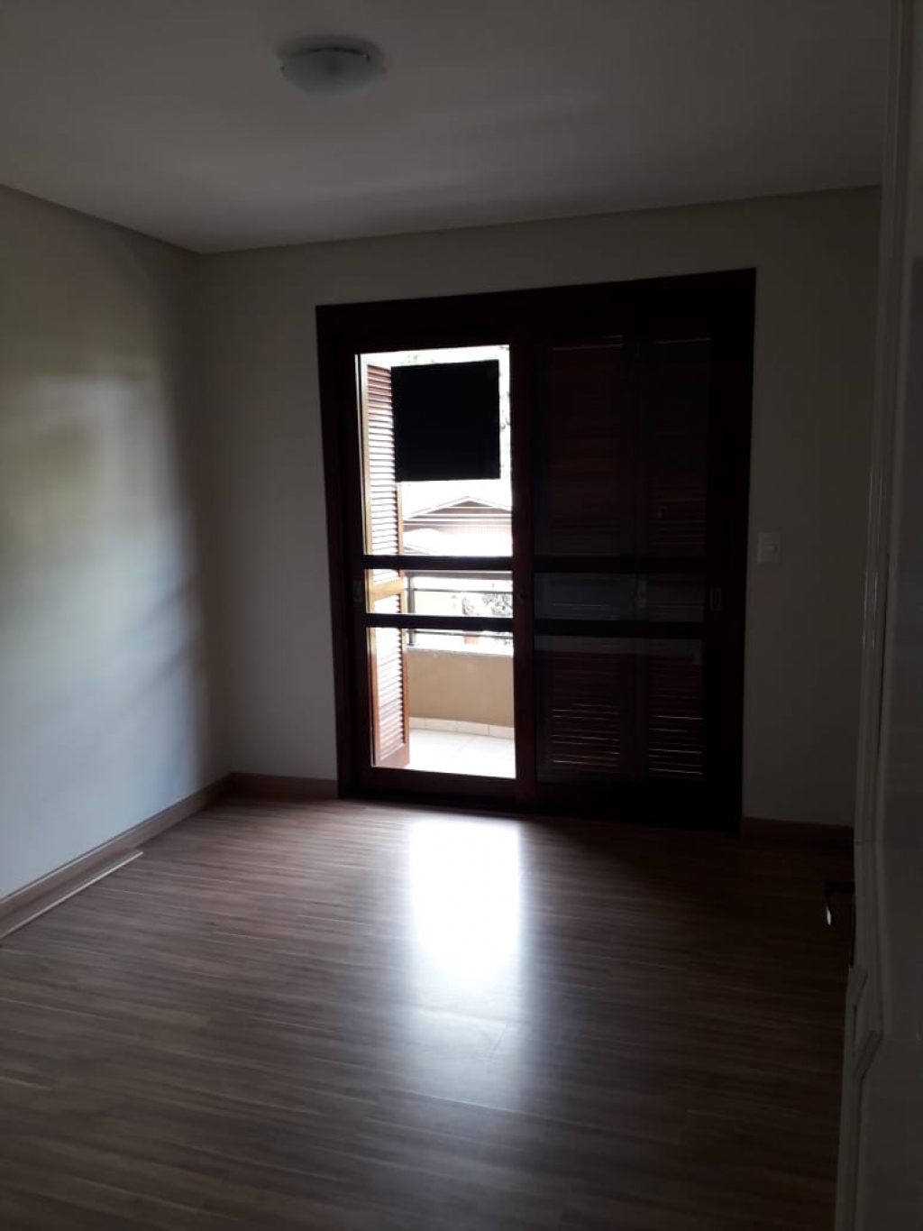 APARTAMENTO COM 3 DORMITÓRIOS
