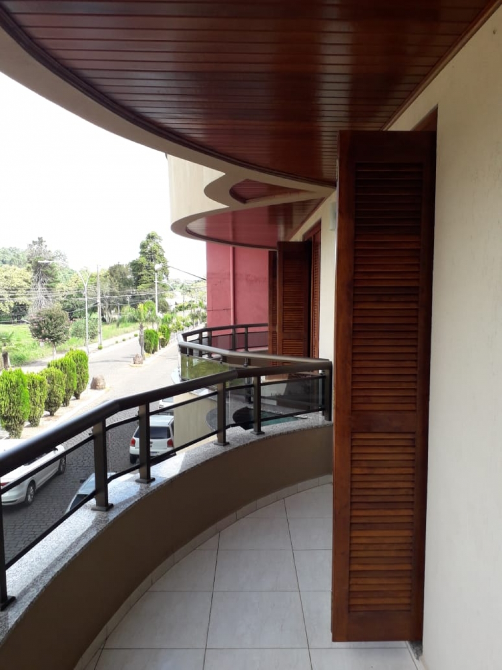 APARTAMENTO COM 3 DORMITÓRIOS