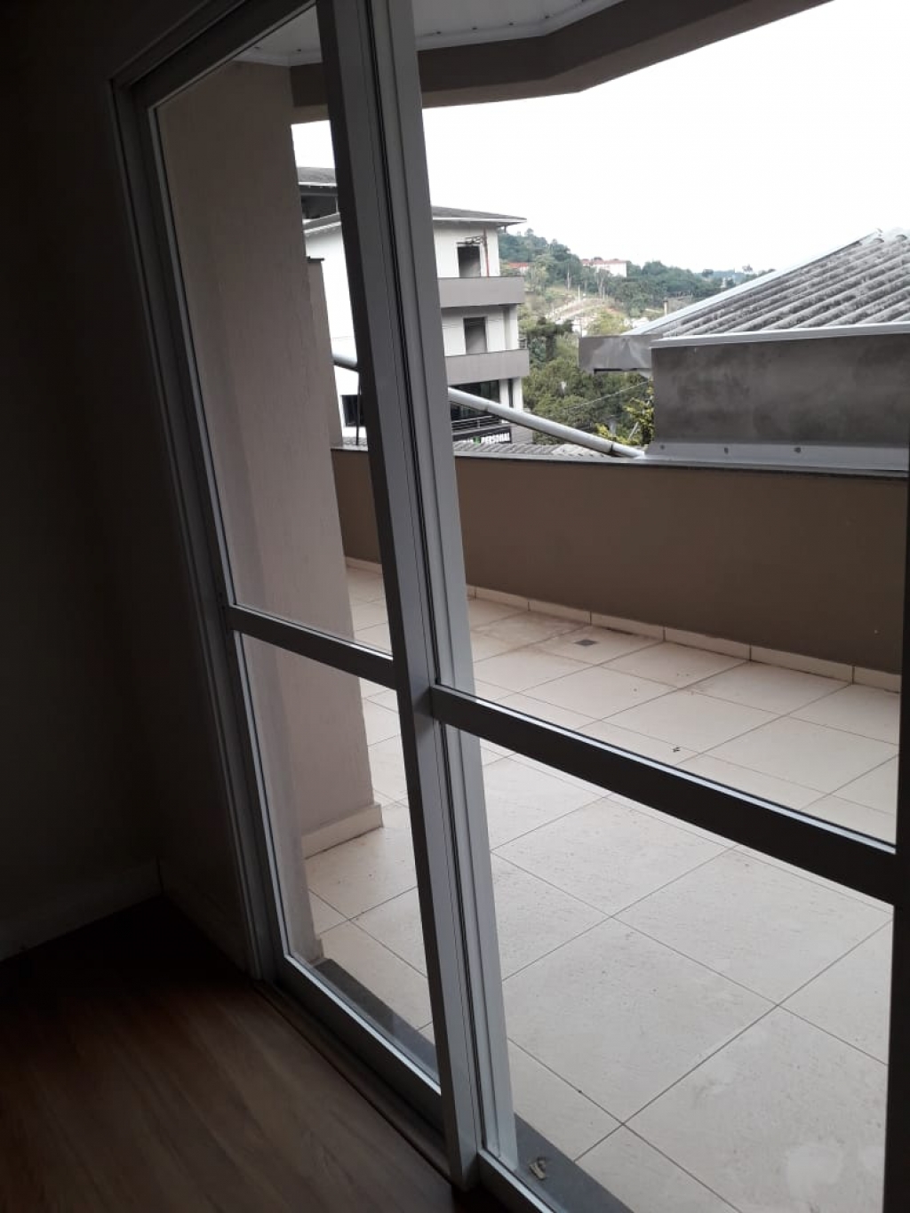 APARTAMENTO COM 3 DORMITÓRIOS