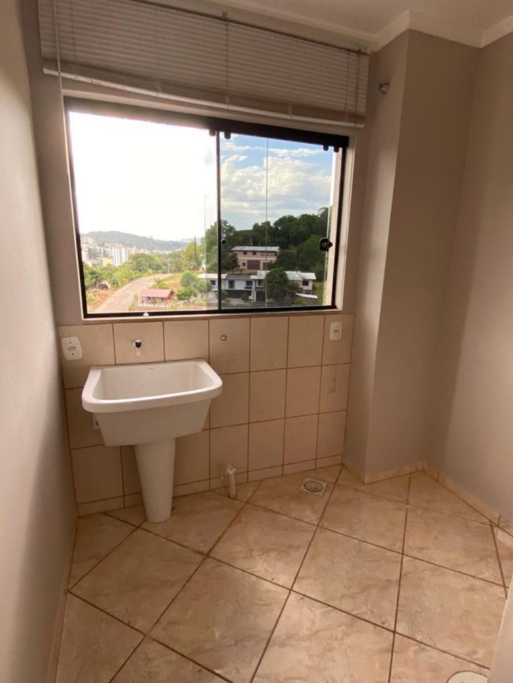 APARTAMENTO COM 3 DORMITÓRIOS