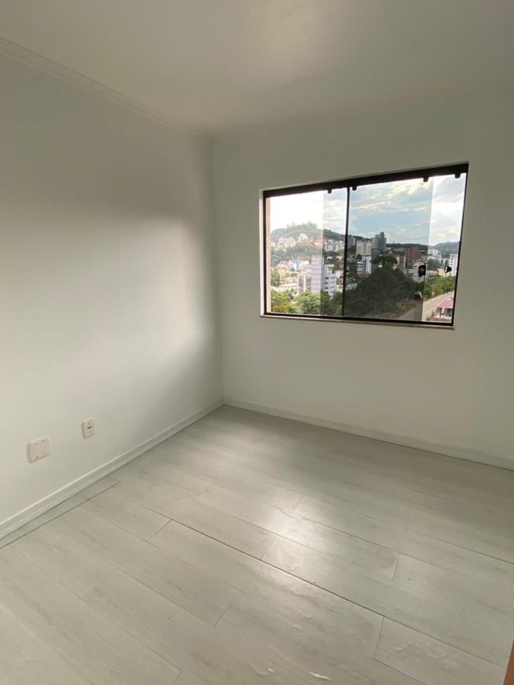 APARTAMENTO COM 3 DORMITÓRIOS