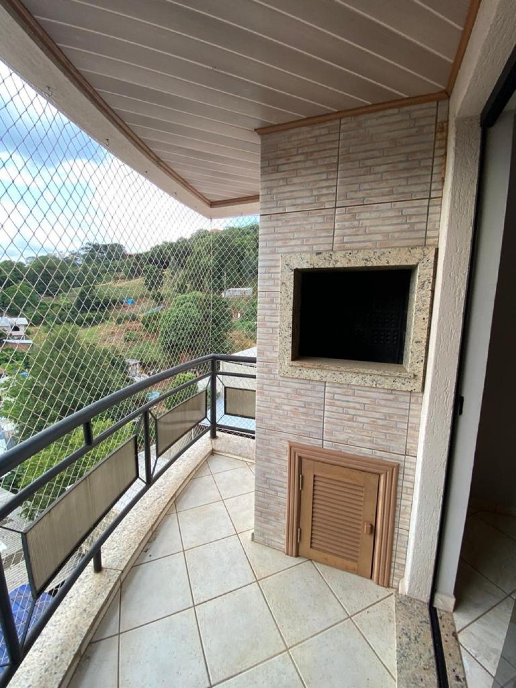 APARTAMENTO COM 3 DORMITÓRIOS